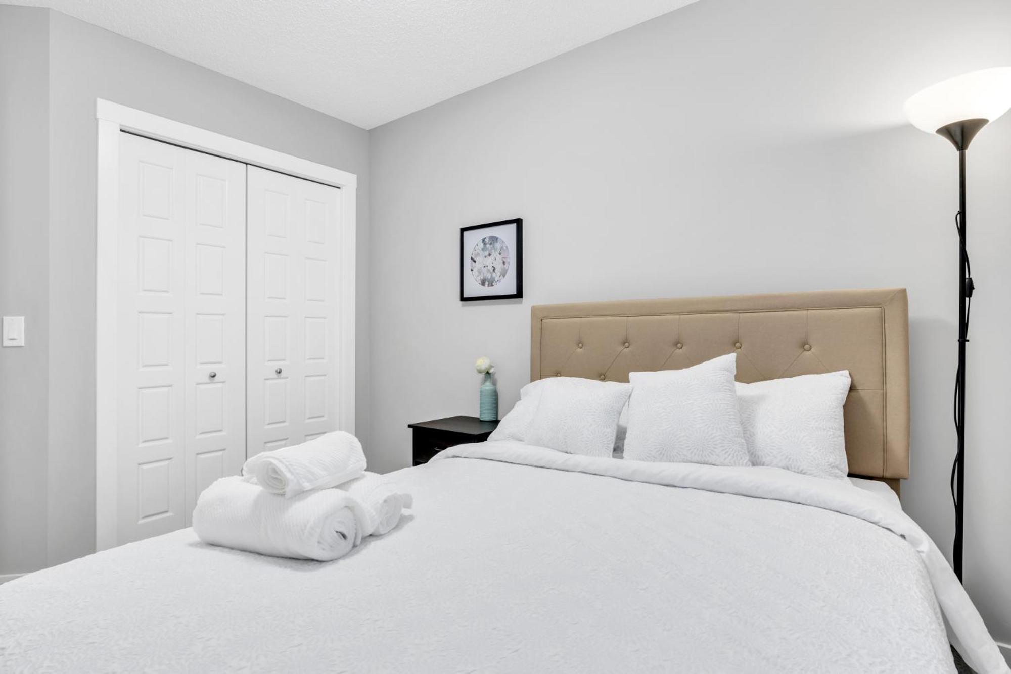 Your Happy Place Seton3 Bed. Sleeps 6. 2.5bath Calgary